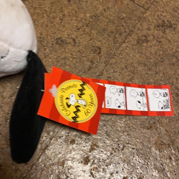 DanDee Snoopy Plush - Picture 3 of 6